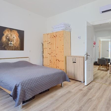 Large Apartment In City Centre Pula! Exterior foto