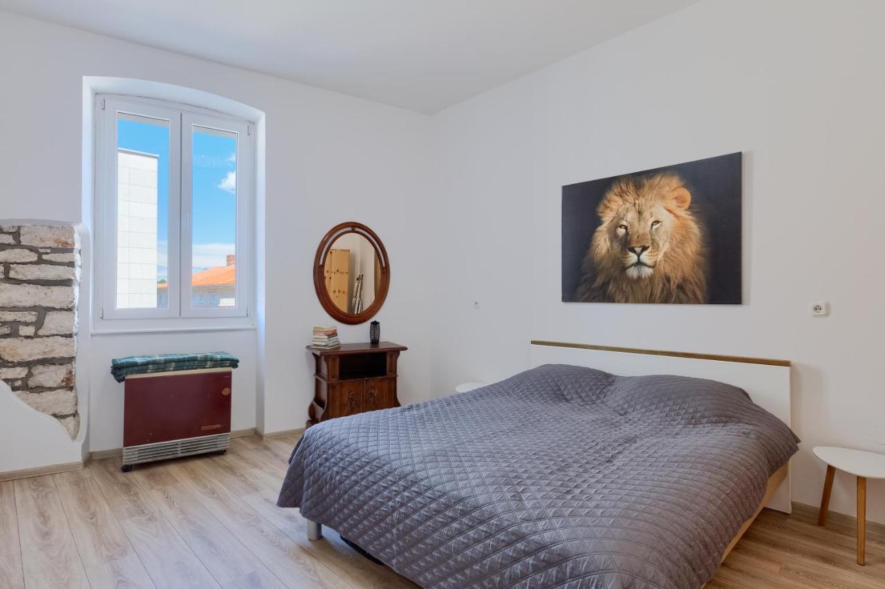 Large Apartment In City Centre Pula! Exterior foto