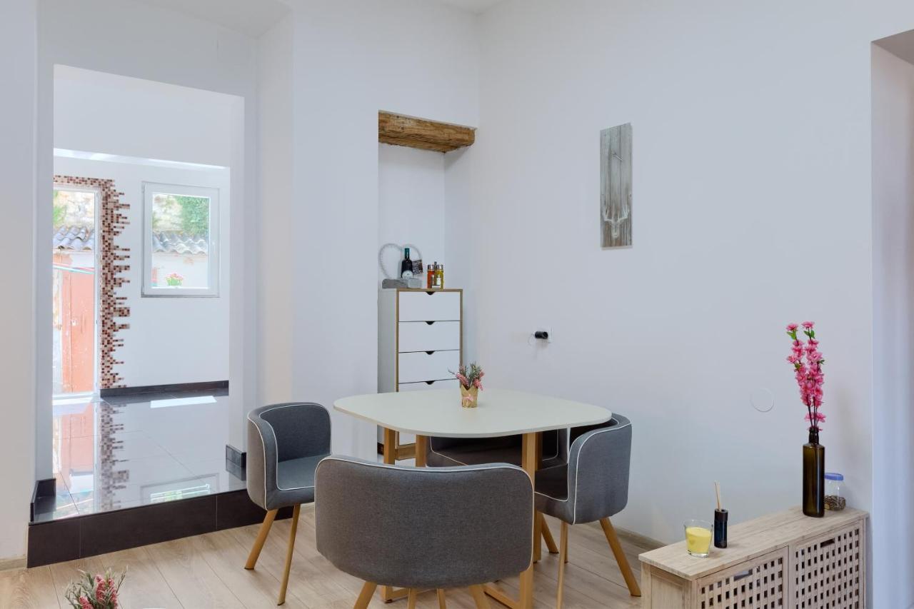 Large Apartment In City Centre Pula! Exterior foto