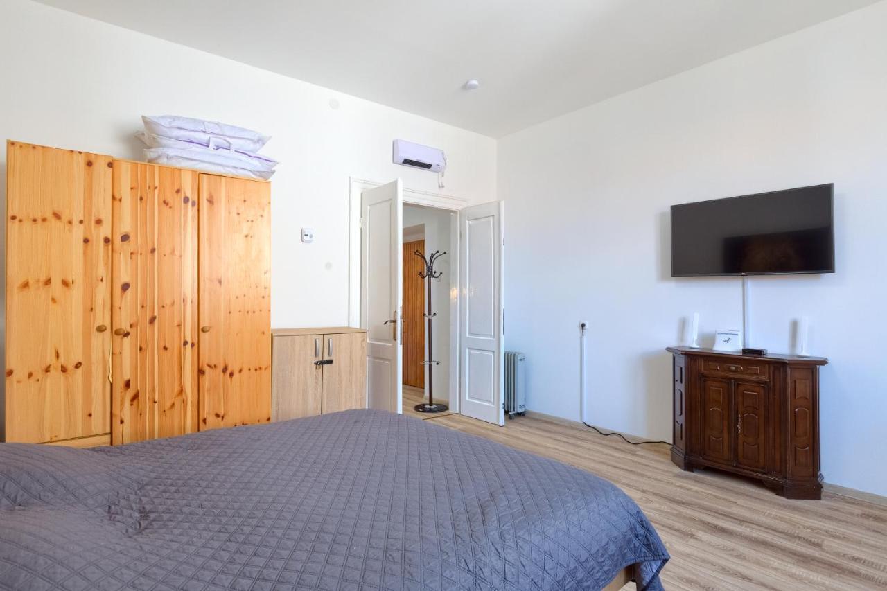 Large Apartment In City Centre Pula! Exterior foto