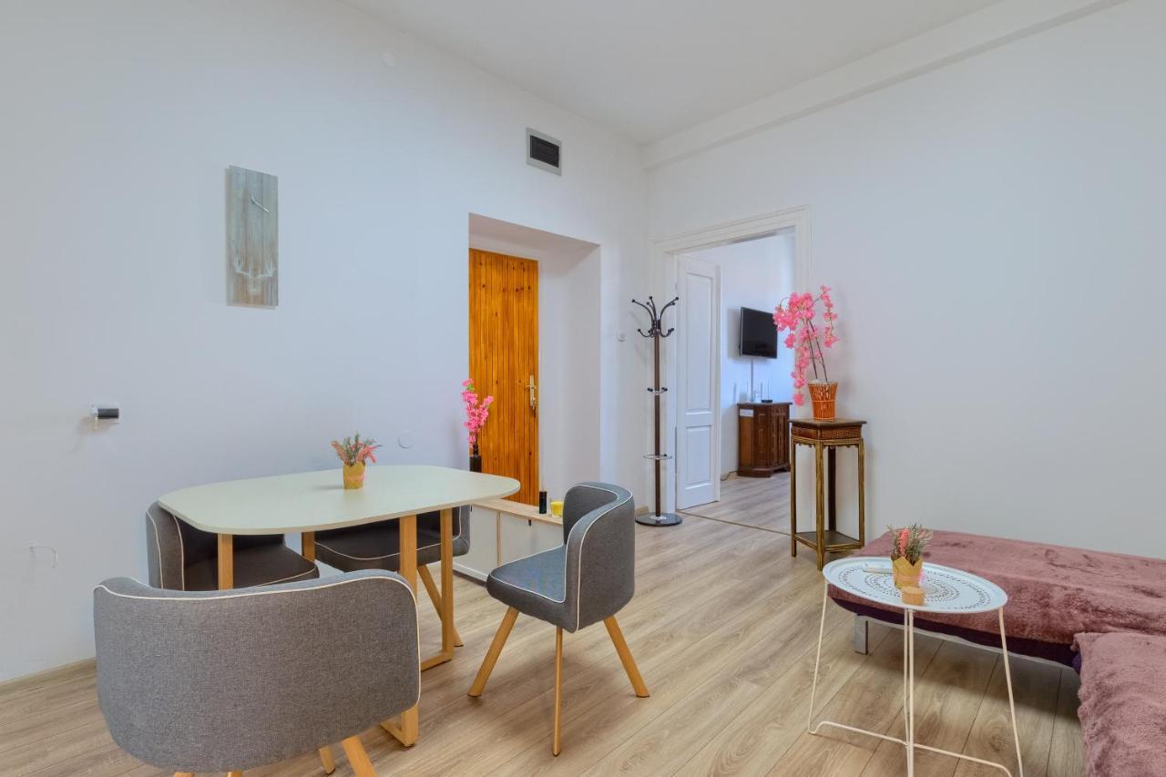 Large Apartment In City Centre Pula! Exterior foto