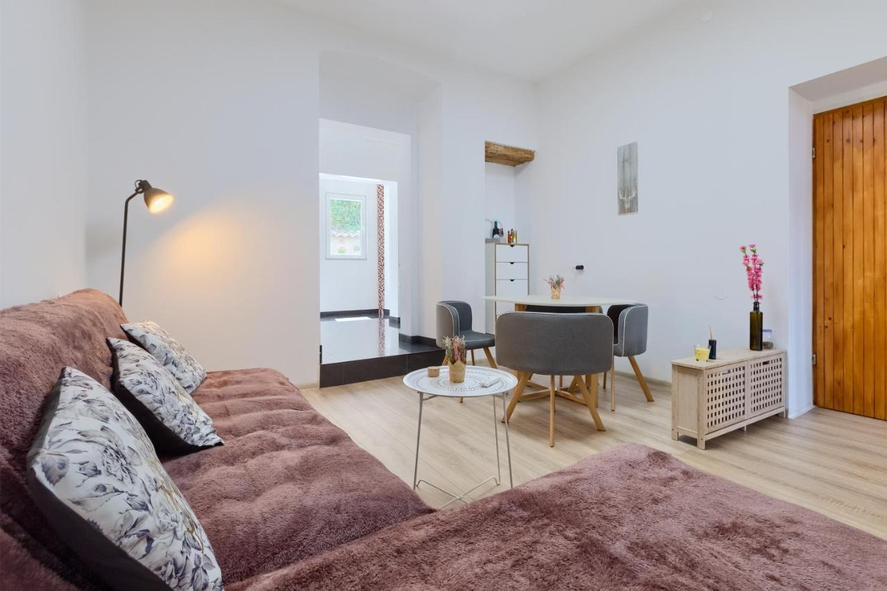 Large Apartment In City Centre Pula! Exterior foto