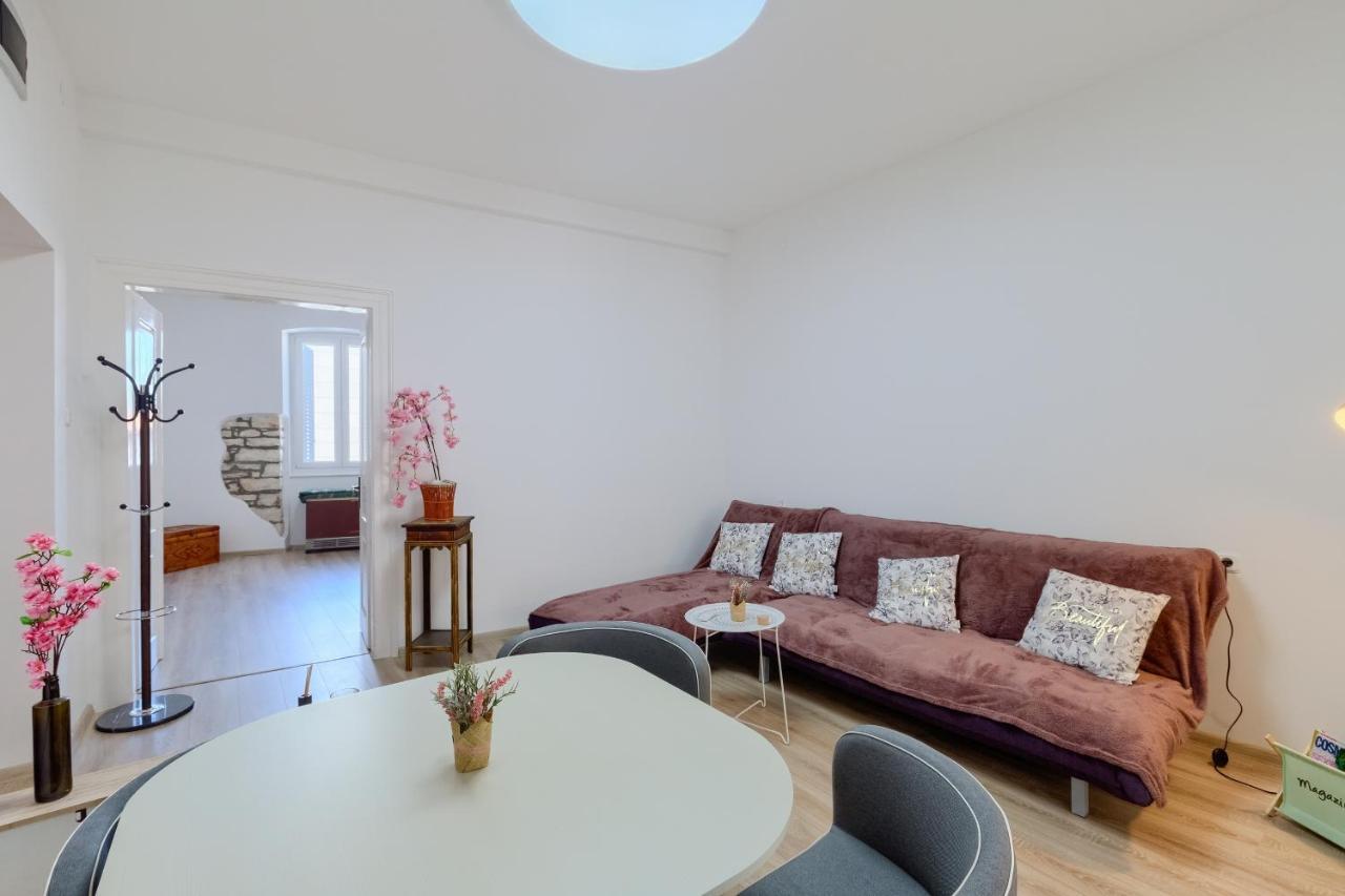 Large Apartment In City Centre Pula! Exterior foto