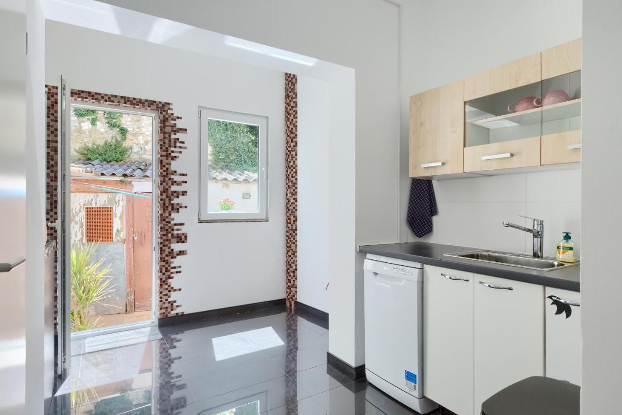 Large Apartment In City Centre Pula! Exterior foto